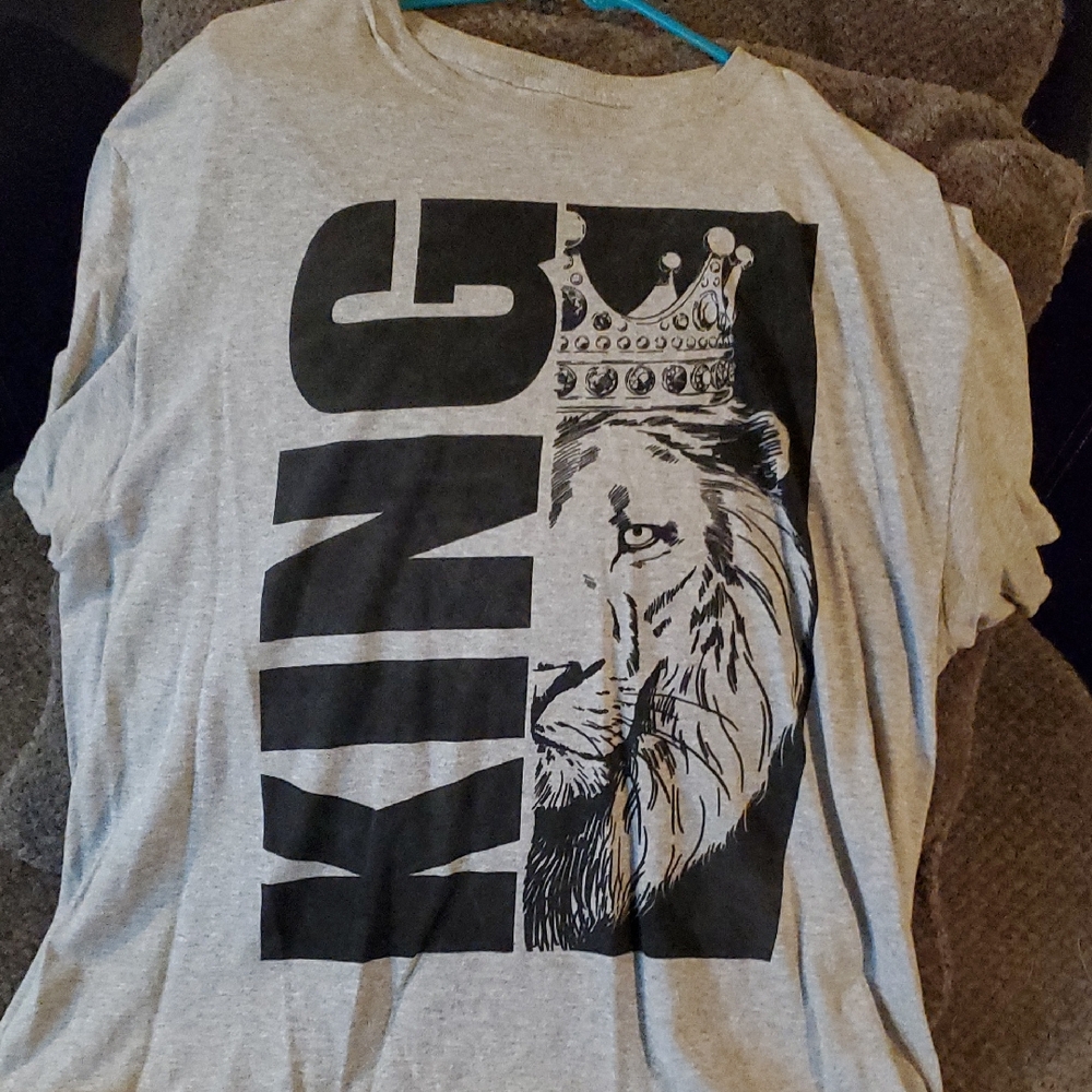 Gray Graphic Tee with Lion Print